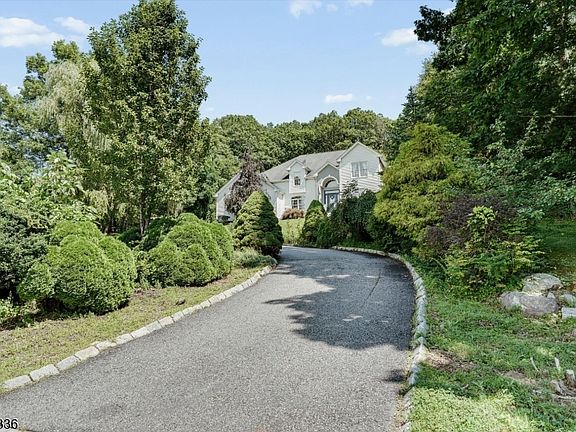2nd image of 10 Skyler Ct