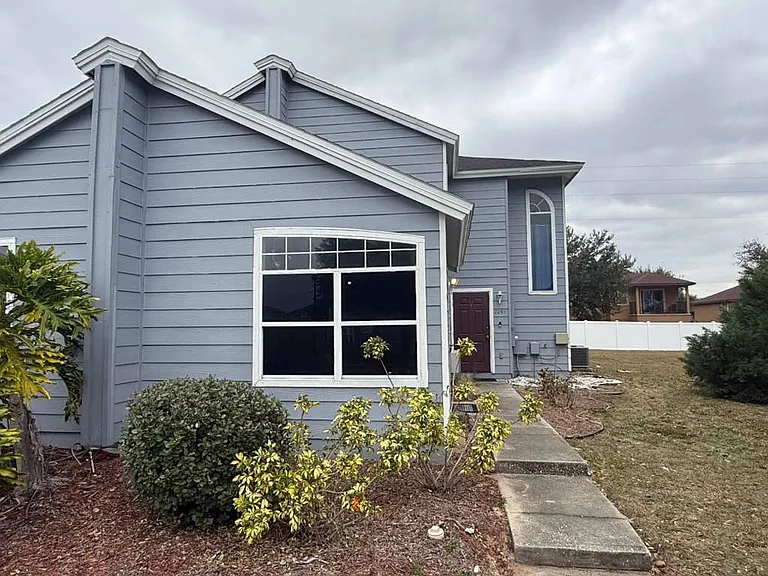 709 Orchid Dr #B — Photo 2