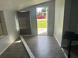 3 bed, 1.0 bath, 1200 sqft, $2,650 — Photo 2