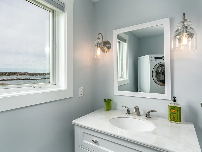 The second floor full bathroom