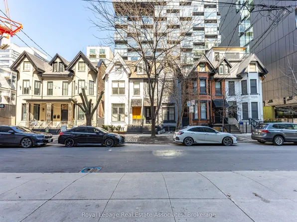 54 Stewart St, Toronto, ON M5V 1H6