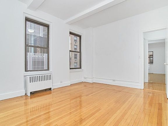 4th image of 135 E 50th St APT 4E