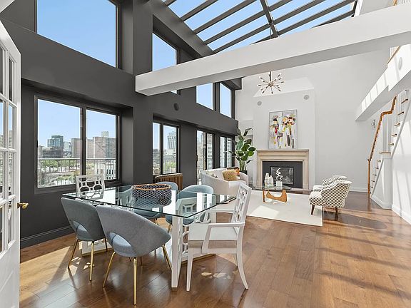 3rd image of 324 W 23rd St