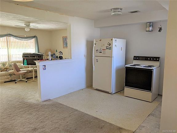3rd image of 31 Regina Blvd
