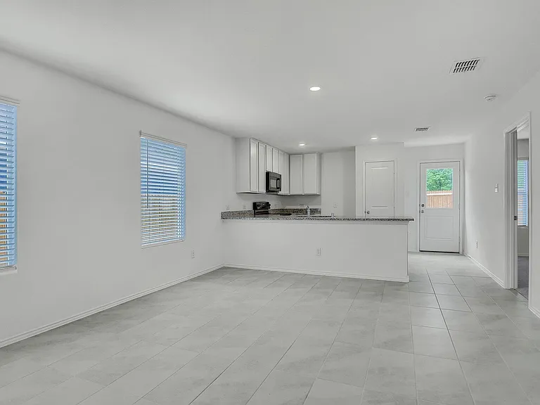 402 Harvest St — Photo 9