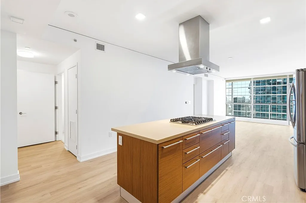 2 bed, 1295 sqft, $6,750 — Photo 3
