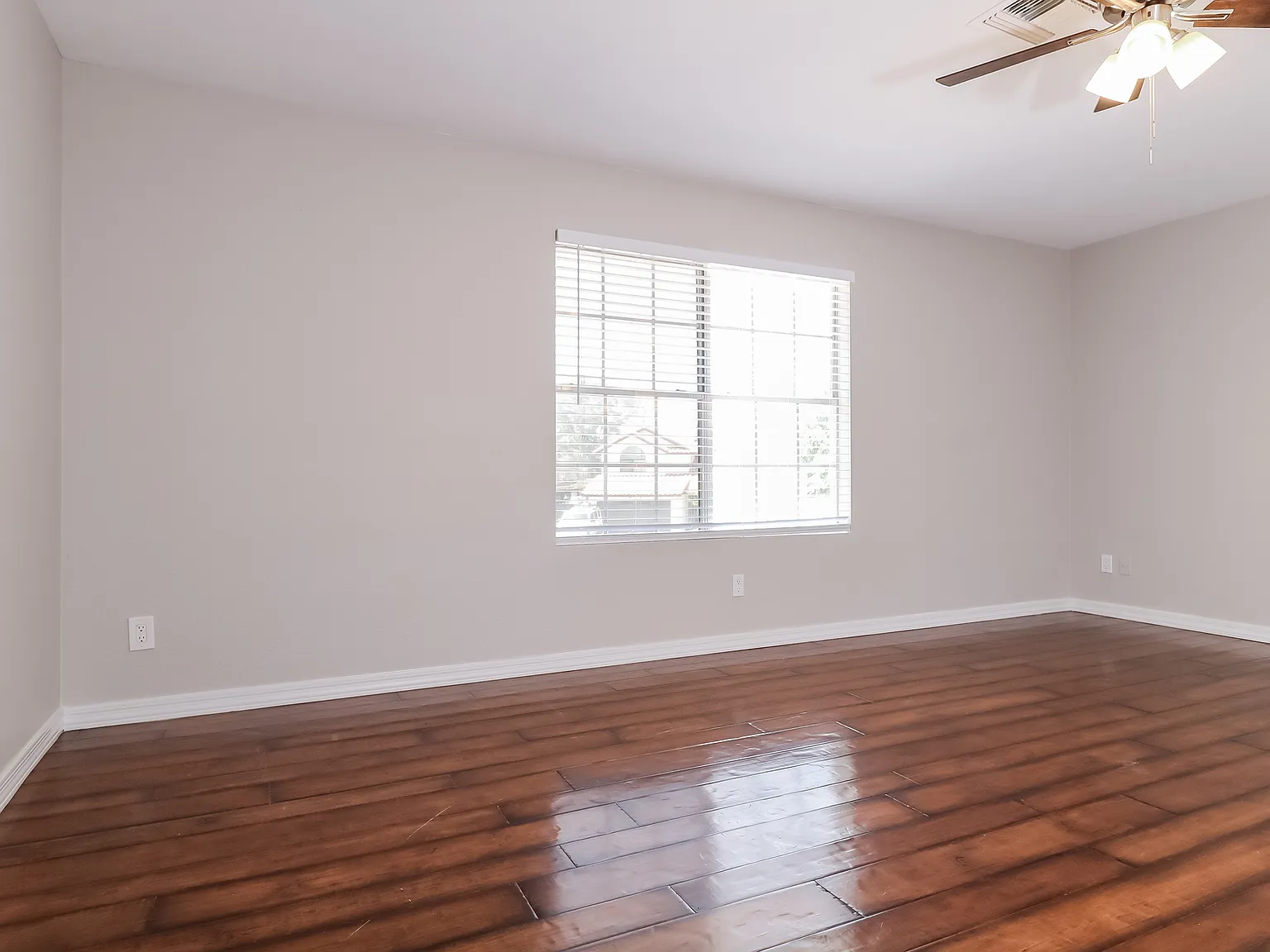3 bed, 2.5 bath, 1721 sqft, $2,385 — Photo 4