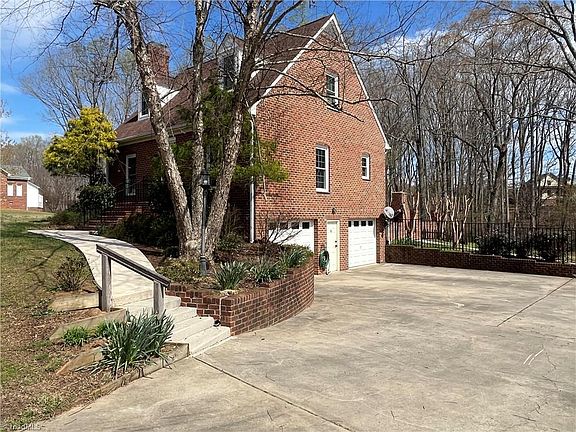 2nd image of 689 Lanier Rd