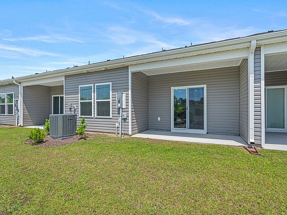 3rd image of 289 Sandridgebury Dr