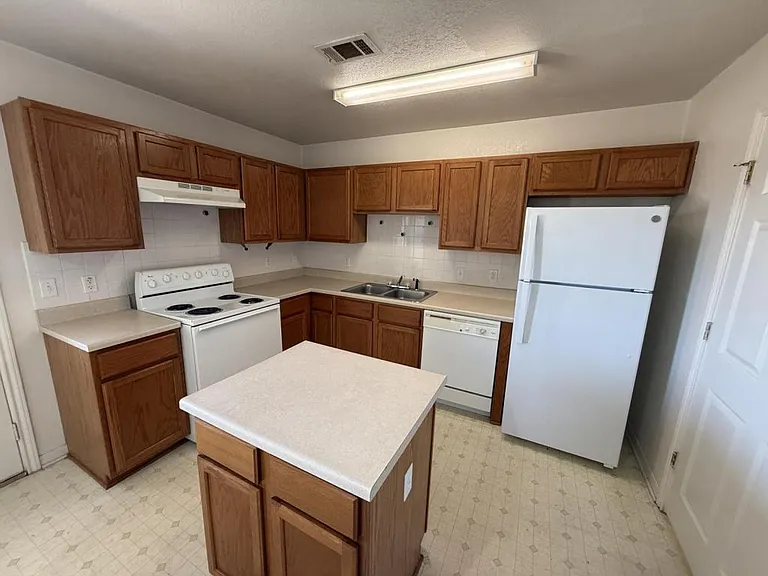 705 S Amy Ln #B — Photo 9