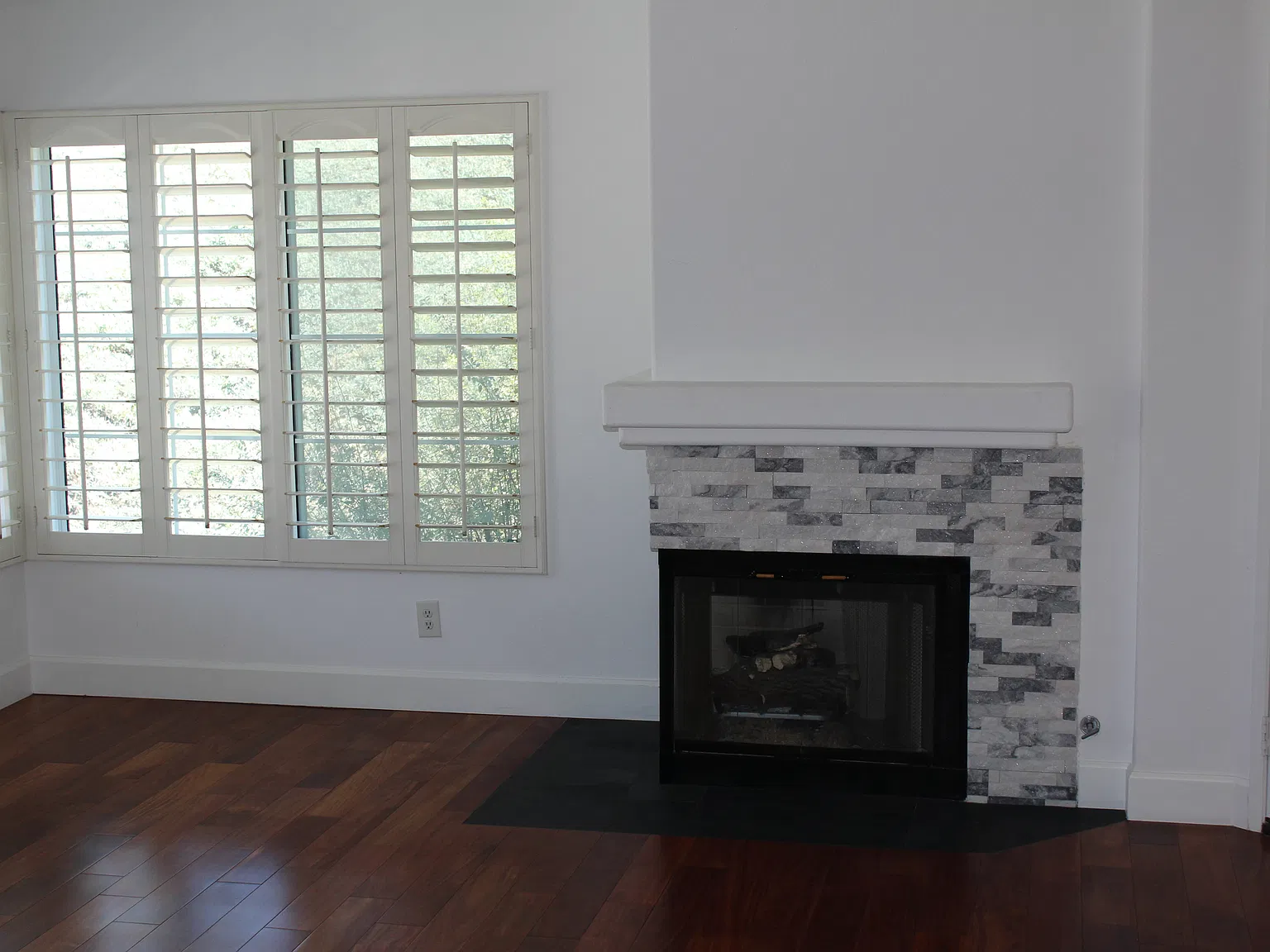 2 bed, 972 sqft, $3,200 — Photo 3
