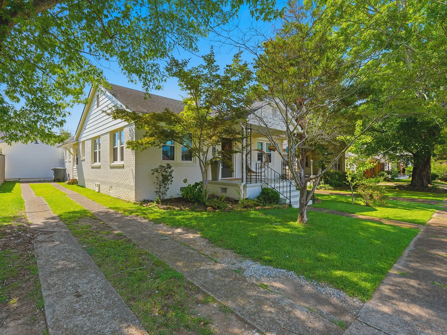 5 bed, 2200 sqft, $2,500 — Photo 3