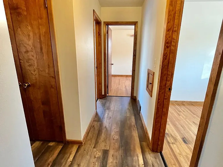 4909 E Linden Ln — Photo 11