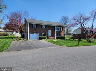 405 Spring Run Dr, Mechanicsburg, PA 17055