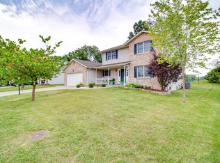 3005 Doral Dr, Godfrey, IL 62035
