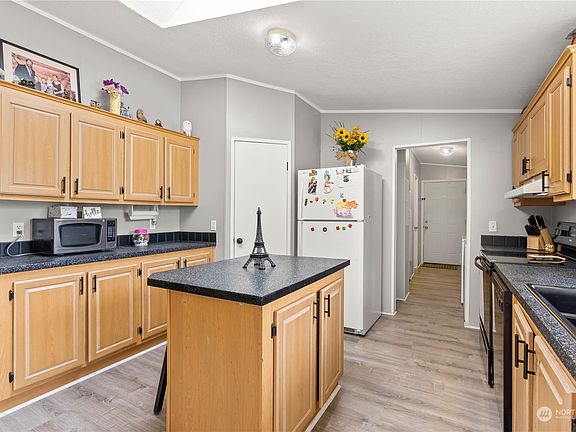 5th image of 13918 215th Avenue E