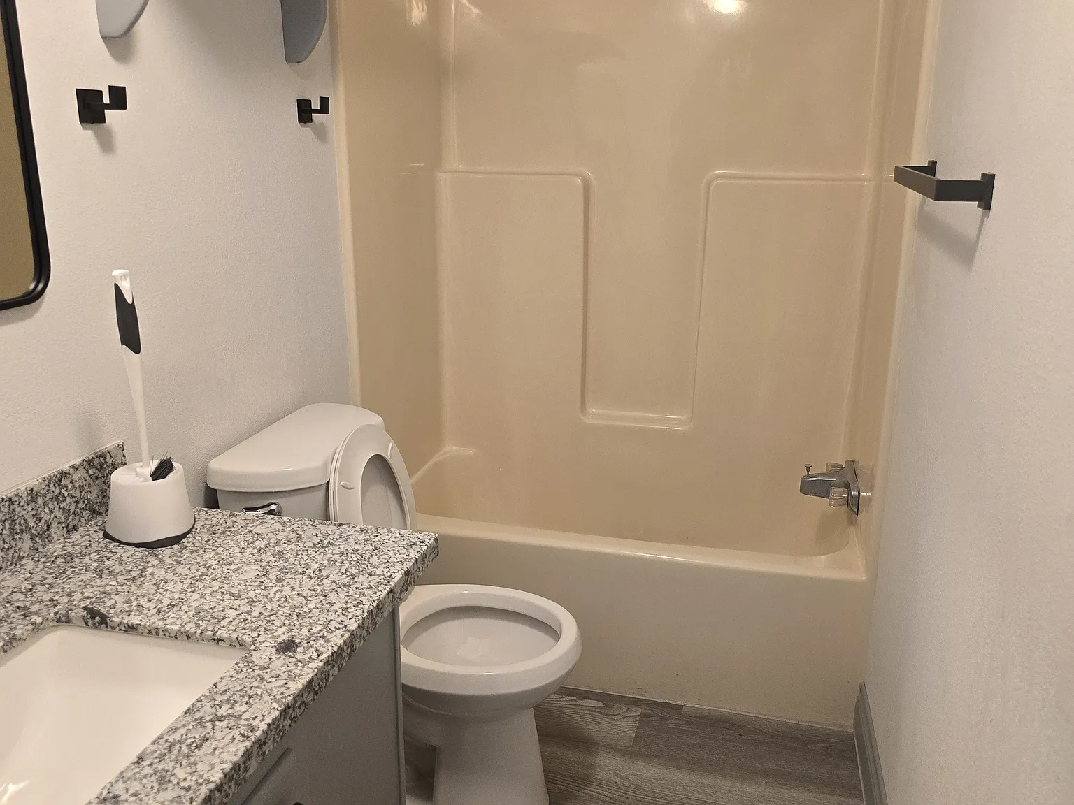 2 bed, 1100 sqft, $1,200 — Photo 3