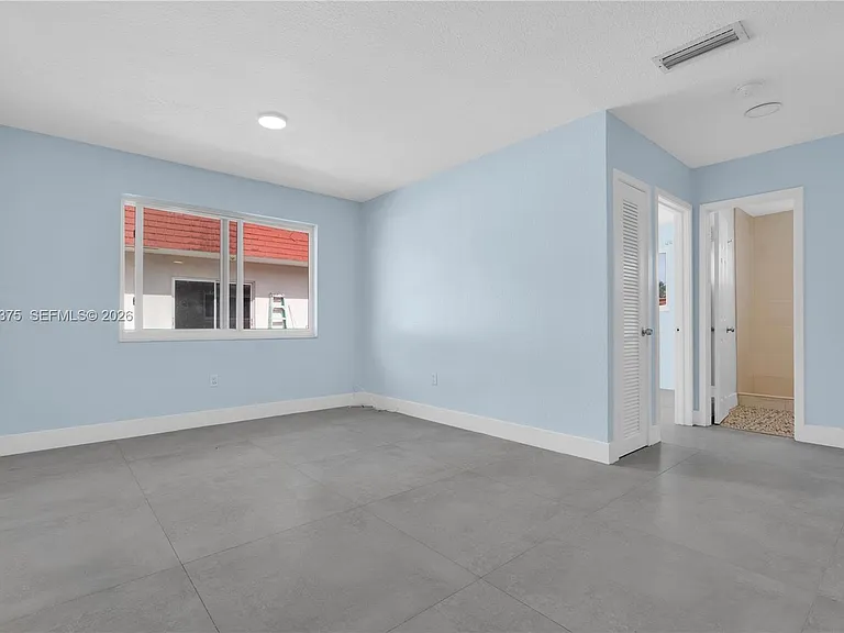 1250 SW 4th St #6 — Photo 7