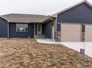 1504 Country Dr, Mitchell, SD 57301