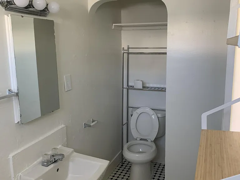 137 Pine St #2 — Photo 6