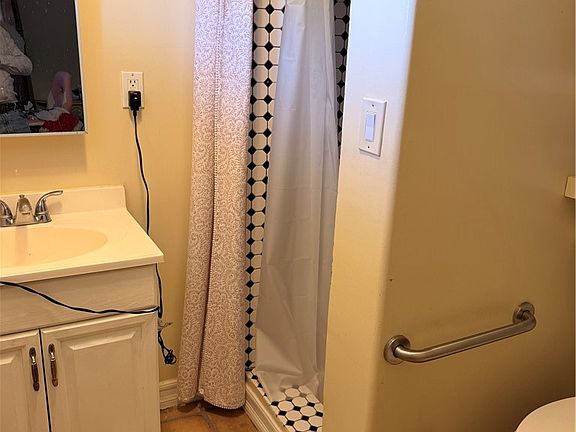5th image of 2384 W 30th St