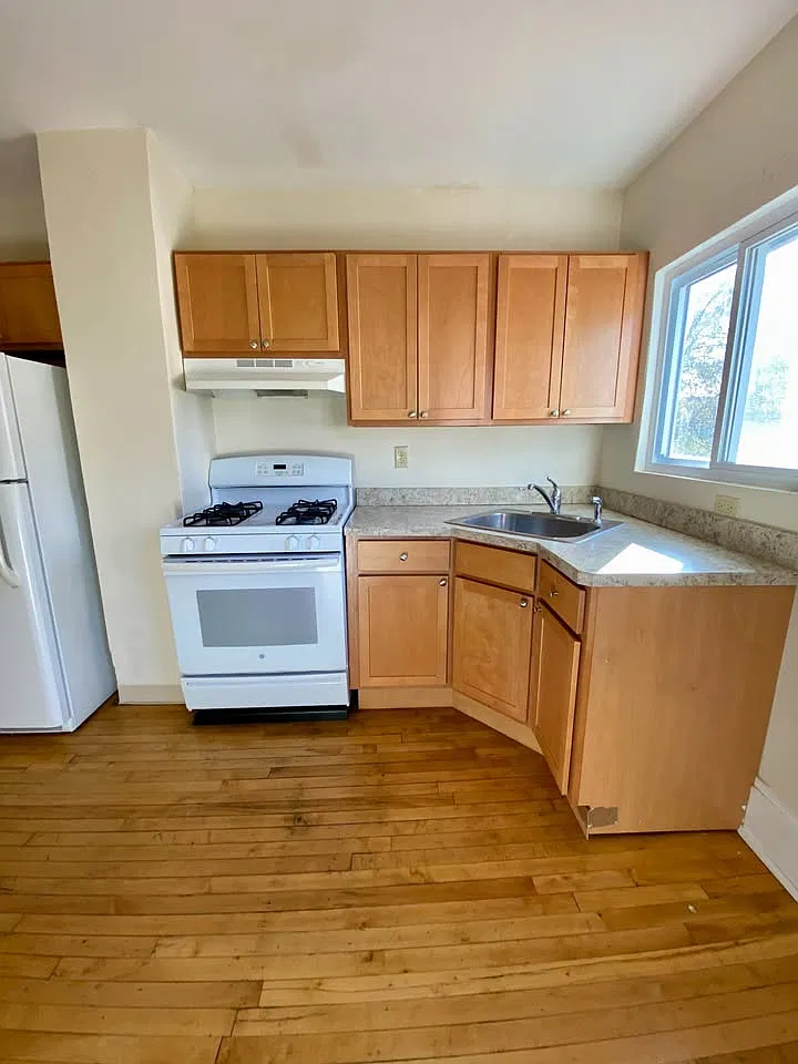 2 bed, 1050 sqft, $1,250 — Photo 4