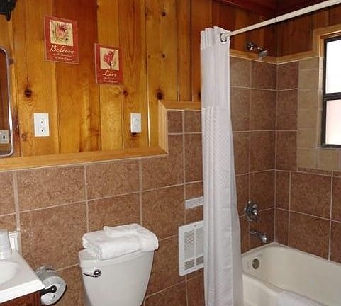 2nd image of 200 Aspen Cir