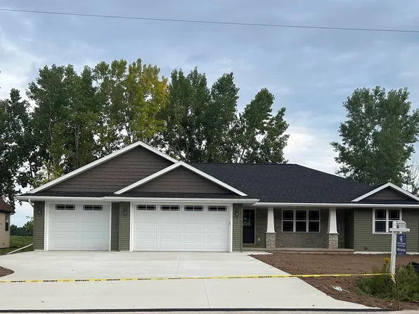 3841 Van Lanen Rd, Green Bay, WI 54311