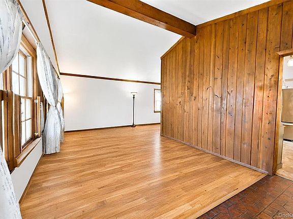 4th image of 28 Dartmouth Drive