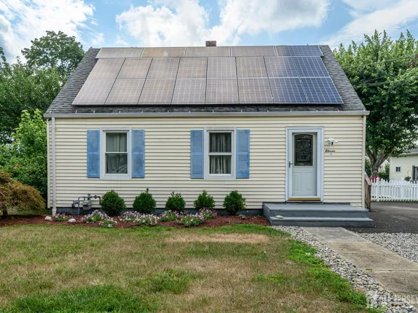11 Weamaconk Dr, Englishtown, NJ 07726