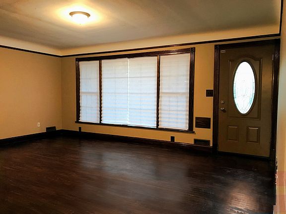 Family room w/hardwood.