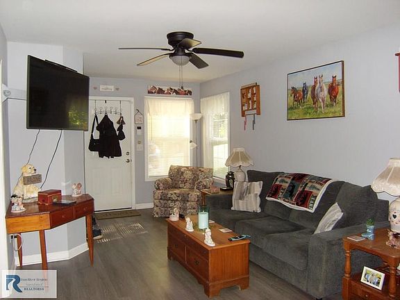 5th image of 127 Knollwood St