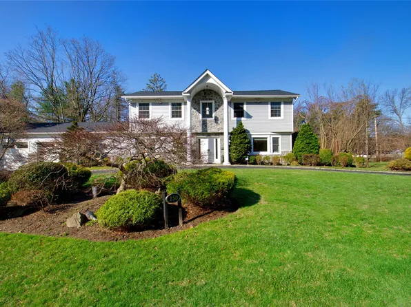 150 Hummingbird Drive, East Hills, NY 11576