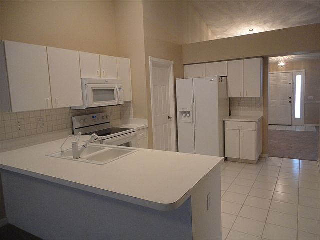 2nd image of 9714 Fredericksburg Rd #0