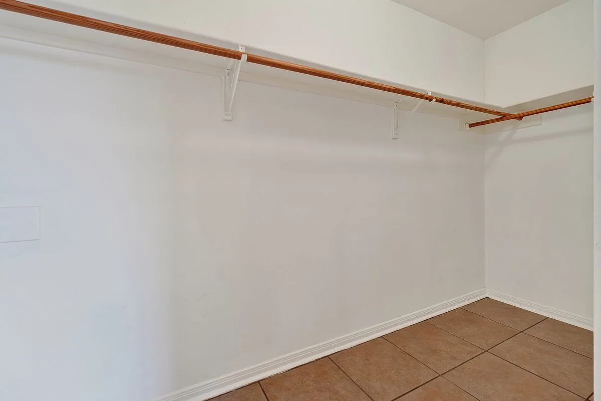 4 bed, 2.0 bath, 1874 sqft, $2,500 — Photo 3