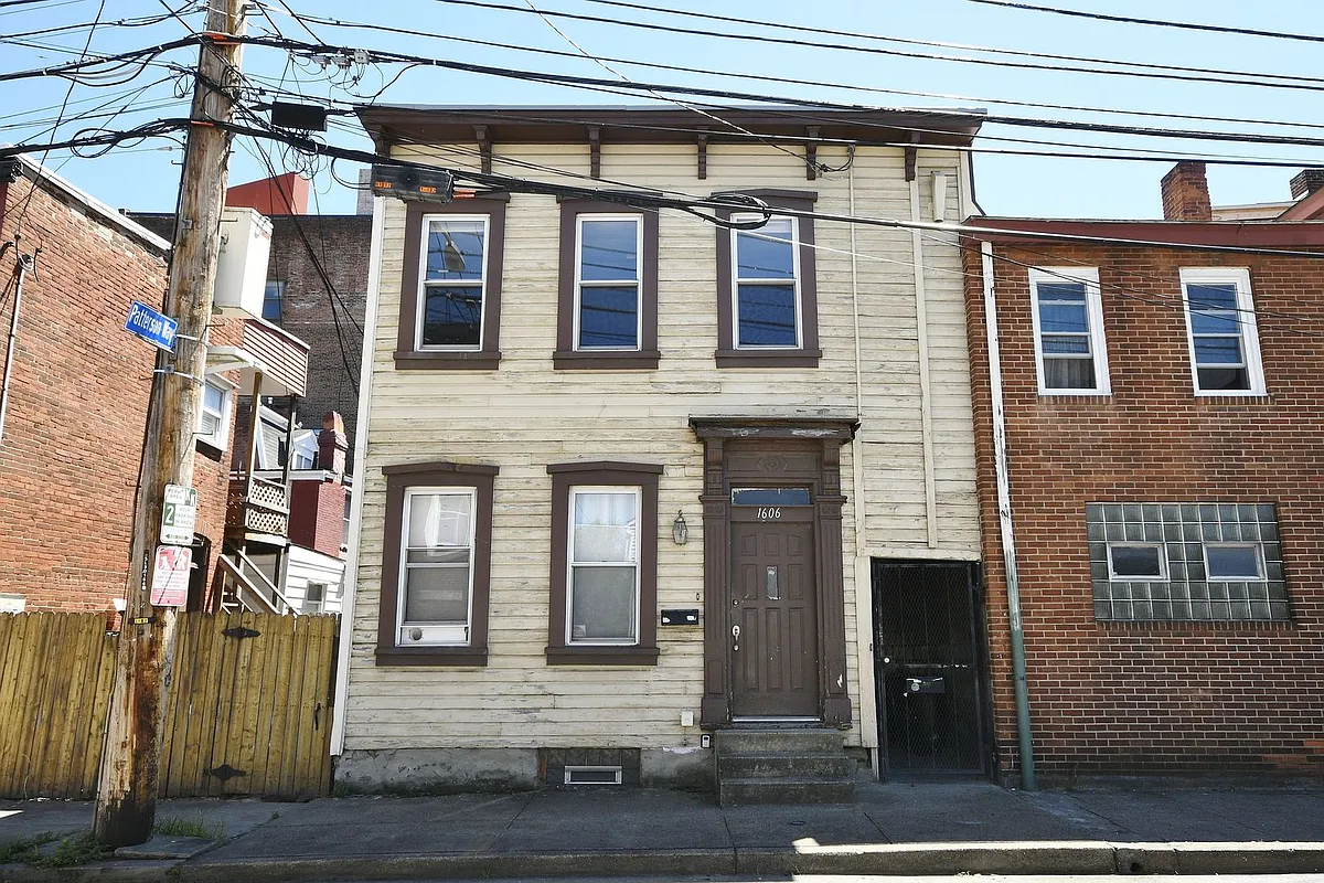 Building Photo - 1606 Bingham St