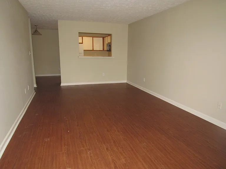Crown Plaza Apartments — Photo 25