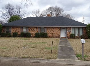 615 Aubrey Cir S, Greenwood, MS 38930