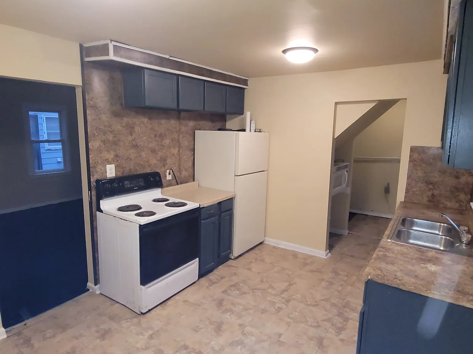 1 bed, 2218 sqft, $1,100 — Photo 1