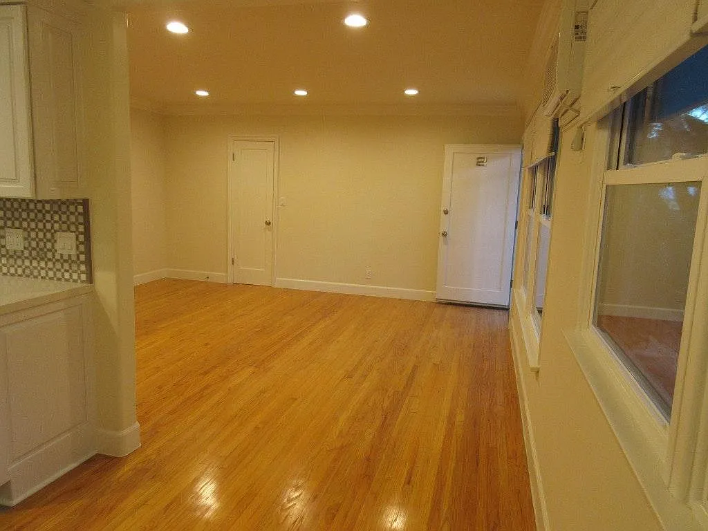1523 S Wooster Street — Photo 3