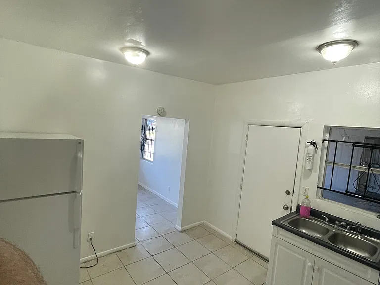 4526 Fairview St — Photo 5