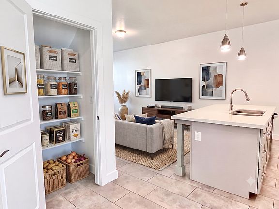 5th image of 3000 N 37th St #2