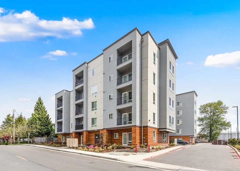 1st image of 10111 9th Ave W #1B-1Ba