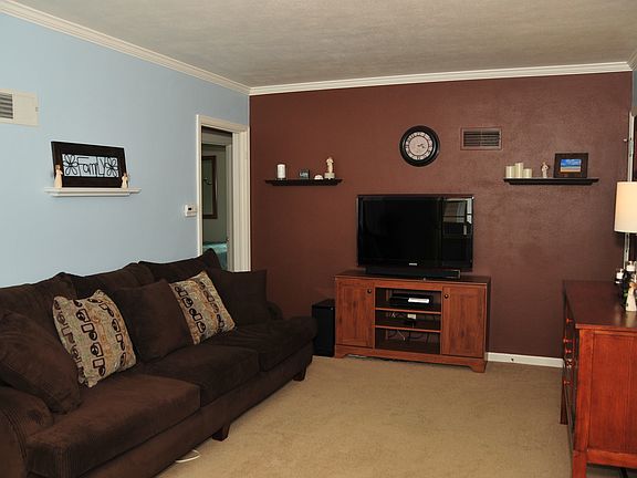 5th image of 3828 Jackson St