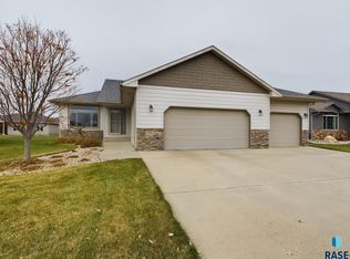 1701 S Kinderhook Ave, Sioux Falls, SD 57106