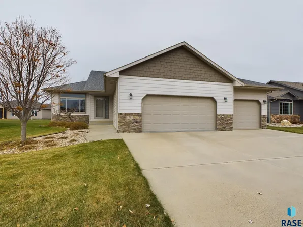1701 S Kinderhook Ave, Sioux Falls, SD 57106