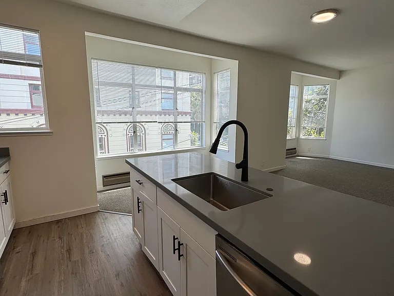 1400 Jones St #202 — Photo 4