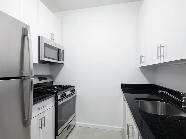 75 West St #12G — Photo 4