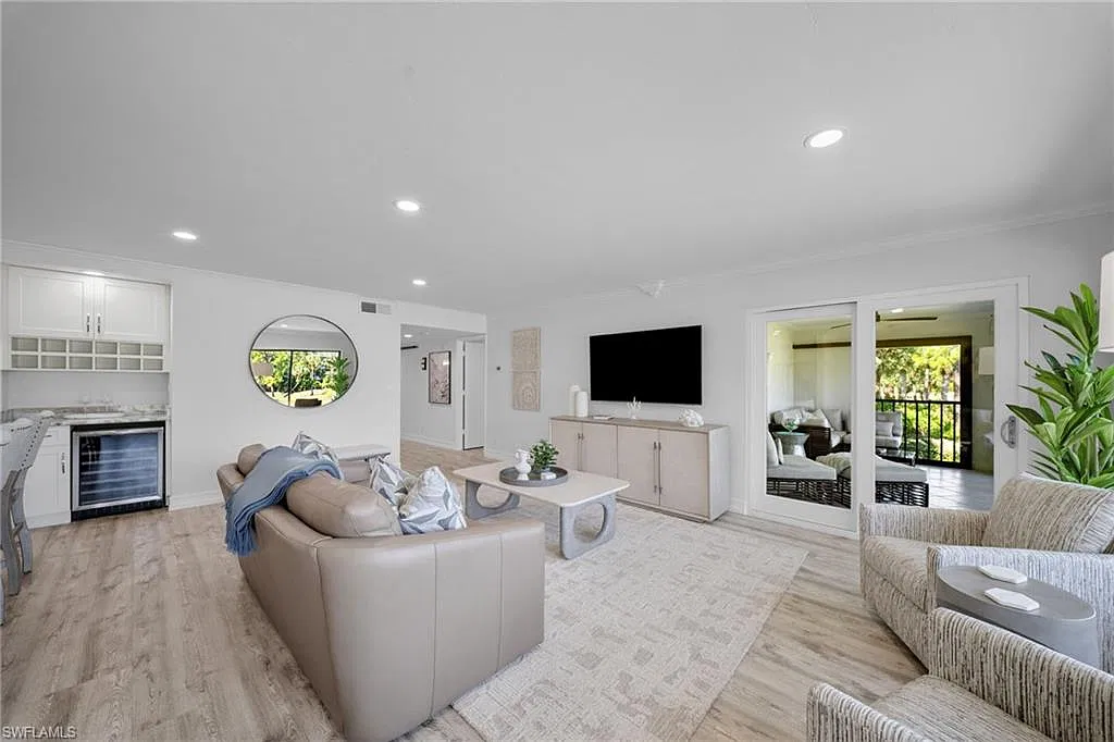2 bed, 2.0 bath, 1656 sqft, $8,000 — Photo 3