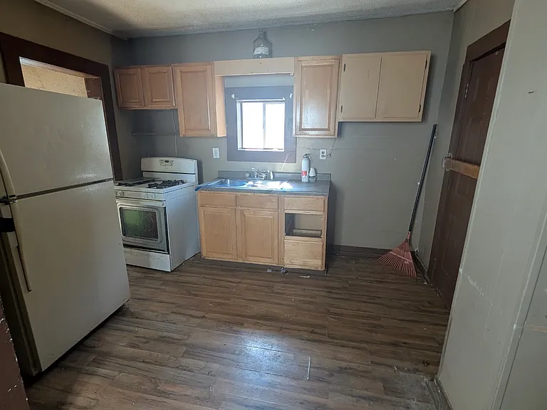 1515 S Lydia Ave — Photo 3